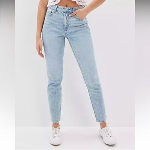 American Eagle Mom Jeans Size 10 High Waisted Light Wash